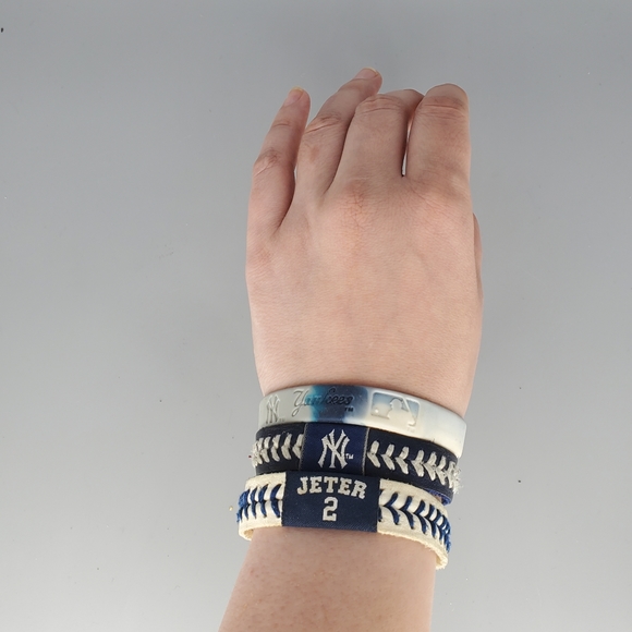 Lot of 3 MLB New York Yankees Baseball Bracelets - Picture 4 of 9